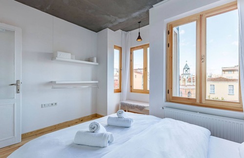 Istanbul City Center Apartment | Flat w Terrace Near Red Church in Fatih