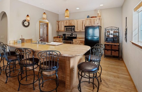 East Hope House | Flat Waterfront, Magnificent Home, Private Dock