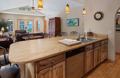 East Hope House | Flat Waterfront, Magnificent Home, Private Dock