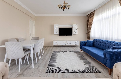 Merter Apartment | Flat with Balcony 3 min to Public Transportation