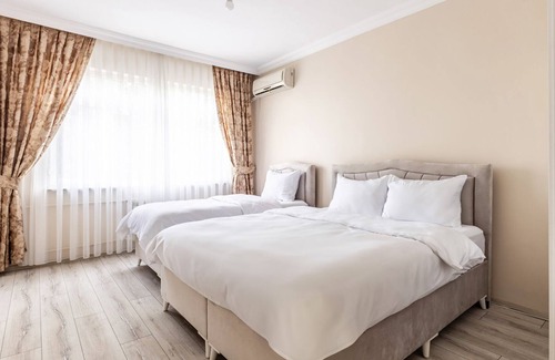 Merter Apartment | Flat with Balcony 3 min to Public Transportation
