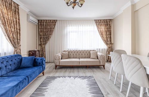 Merter Apartment | Flat with Balcony 3 min to Public Transportation