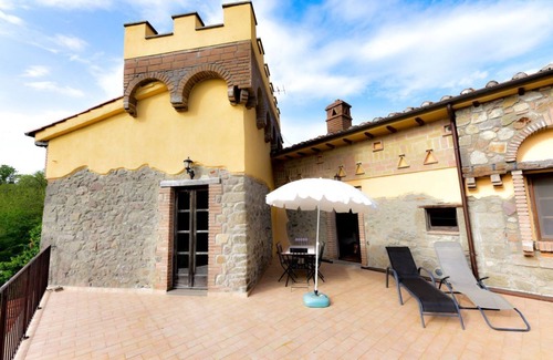 Arcidosso Apartment | Flat with panoramic terrace on Monte Amiata