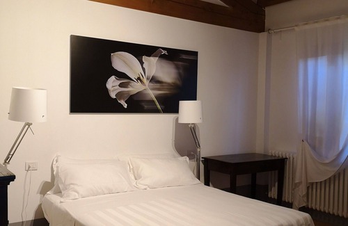 Fossombrone Other | Flat with pool for 4 persons