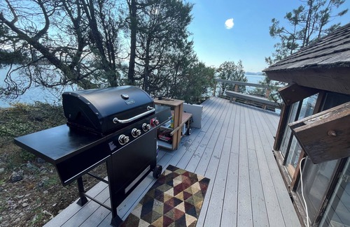 Somers Cabin | Flathead Lake Island Chalet