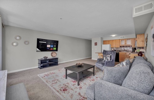 Ohio City Apartment | Flats CLE Retreat, Free Parking, 24/7 Gym