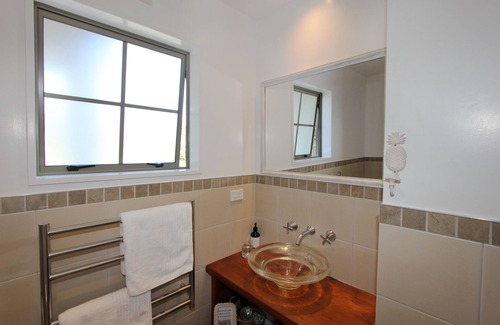 Cooks Beach Cottage | Flaxhaven Lodge private garden setting