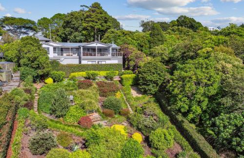 Hunchy House | Flaxton Garden Home with Spectacular Coastal Views