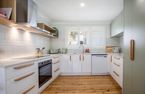 Culburra Beach House | Fleur de Chalet - Pet Friendly - 10 Mins Walk to Beach