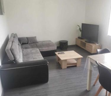 Saint-Germain-Lespinasse Apartment | Fleurs de Lys