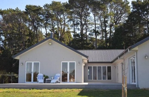 Berry House | "Fleurwood" - walkable distance into Berry
