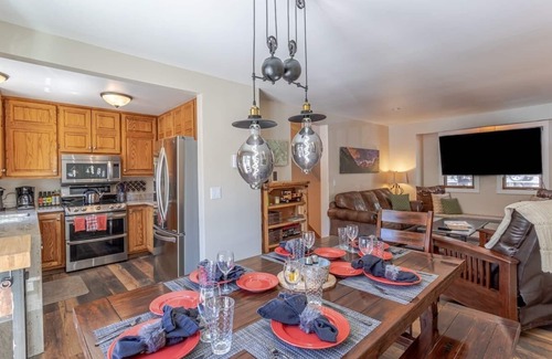 Ouray House | Flexcation in our mountain townhome | relax + walk to hot springs