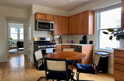 Bucktown Apartment | Flexhome Bucktown 2BR C1