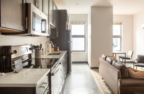 Westown Apartment | Flexhome Deer District Studio Apt - One Block from Fiserv and Baird