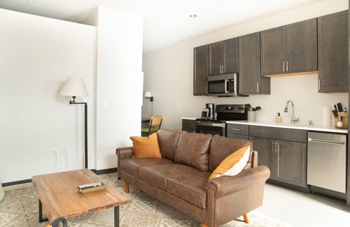 Westown Apartment | Flexhome Deer District Studio Apt - One Block from Fiserv and Baird