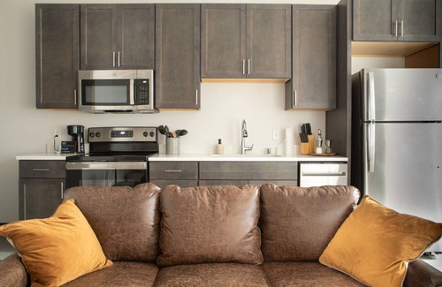 Westown Apartment | Flexhome Deer District Studio Apt - One Block from Fiserv and Baird