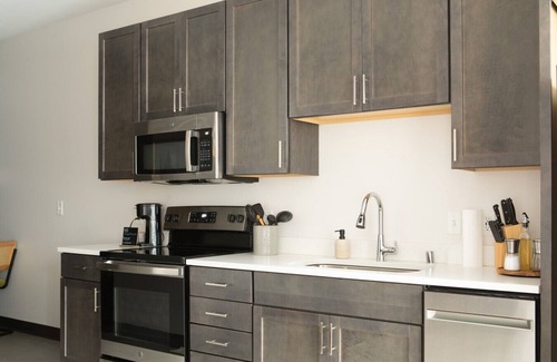 Westown Apartment | Flexhome Deer District Studio Apt - One Block from Fiserv and Baird