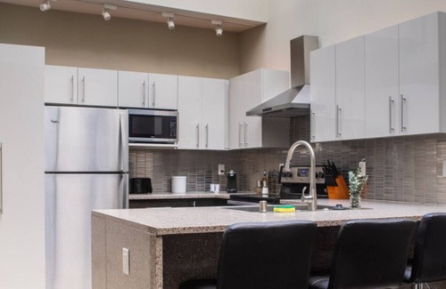 East Town Apartment | Flexhome Downtown Luxury 2BR Penthouse Apt