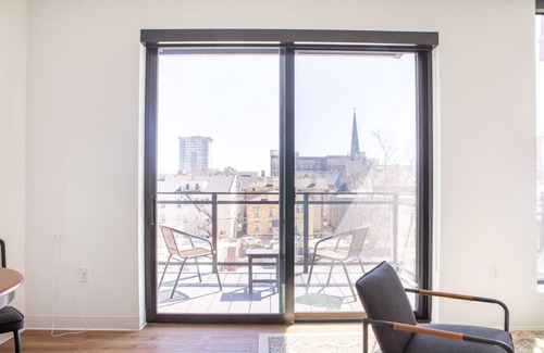 Yankee Hill Apartment | Flexhome East Side 1BR Apt with Balcony, Pool, and Gym