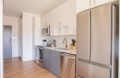 Yankee Hill Apartment | Flexhome East Side 1BR NO4 - Balcony+Pool+Gym