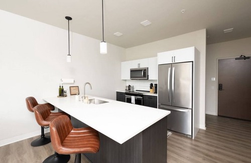 Lower East Side Apartment | Flexhome East Side Luxury 1BR Apt - Near Brady St with Balcony and Lounge