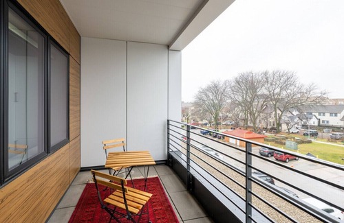 Lower East Side Apartment | Flexhome East Side Luxury 1BR Apt - Near Brady St with Balcony and Lounge