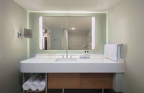 Flagami Hotel | Flexible Meeting Spaces! 4 Lovely Units, Perfect for Hosting Group Events