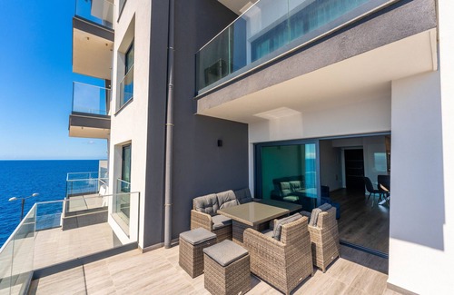 Gaula Apartment | FLH Amazing Ocean View with Balcony