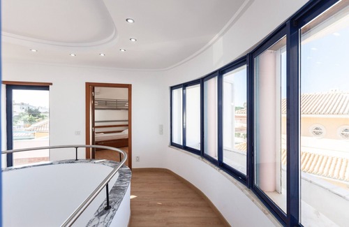 Charneca de Caparica e Sobreda House | FLH Caparica Town House with Pool