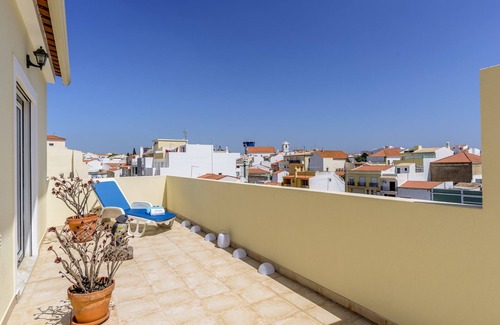 Lagoa e Carvoeiro Apartment | FLH Lagoa Sunny Flat with Balcony
