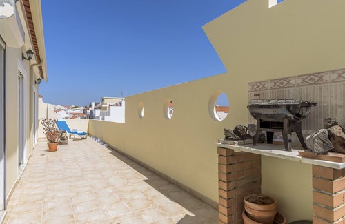 Lagoa e Carvoeiro Apartment | FLH Lagoa Sunny Flat with Balcony