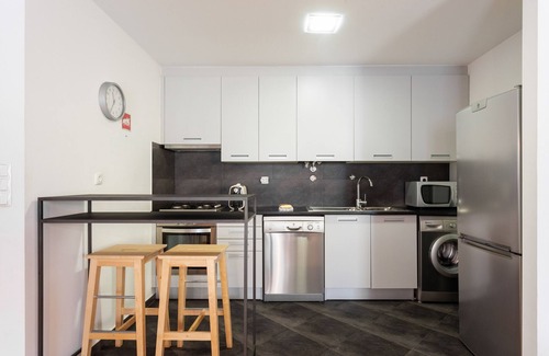 Sao Jose Apartment | FLH Liberdade Contemporary Flat