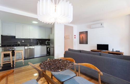 Sao Jose Apartment | FLH Liberdade Contemporary Flat