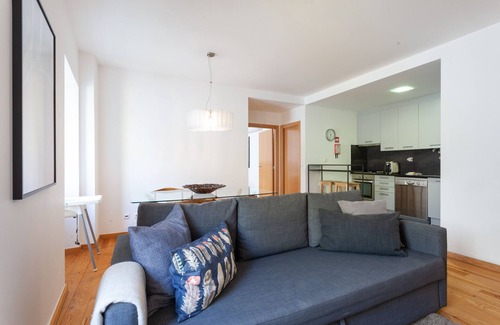 Sao Jose Apartment | FLH Liberdade Contemporary Flat
