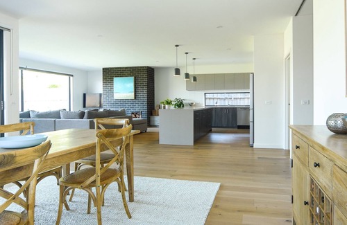 Flinders House | Flinders Haven - Large holiday home close to Flinders Village.