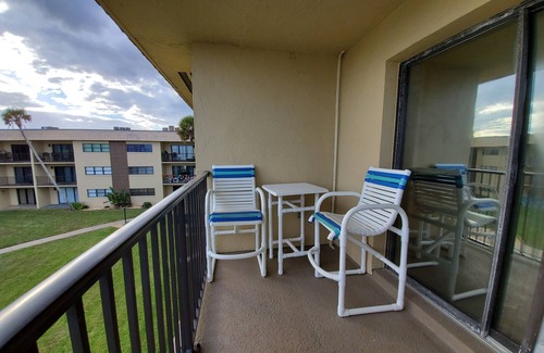 Breakers Condo | Flip Flops At The Beach