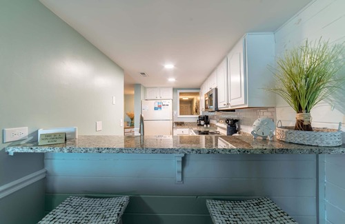 Thomas Drive Condo | Flip Flops & Sunsets Mariner West 605-Beachfront-1bd-2ba! Very Private Oceanfront Balcony