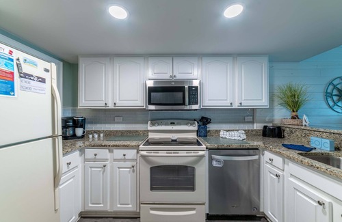 Thomas Drive Condo | Flip Flops & Sunsets Mariner West 605-Beachfront-1bd-2ba! Very Private Oceanfront Balcony