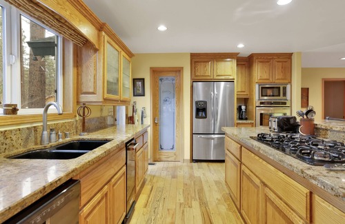 Fawnskin Cabin | Flitterbick Lodge Fawnskin Log Cabin Retreat w/Hot Tub