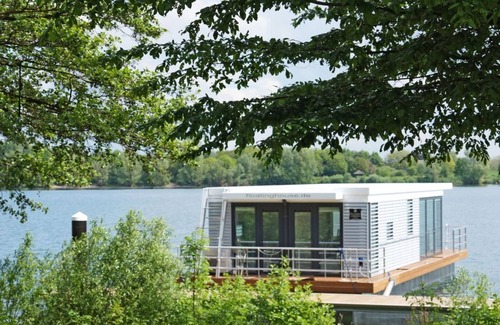 Vynen House | Floating 44 in Xanten - Boot 1 - Floating 44 Komfortable Hausboote bei Xanten mit Tollem Seeblick
