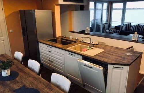 Bitterfeld House | Floating house Elandi