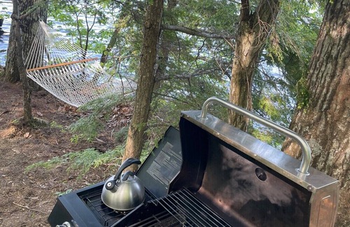 Monmouth Boat Rental | Floating Island Cabin