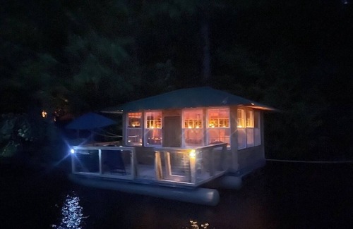 Monmouth Boat Rental | Floating Island Cabin