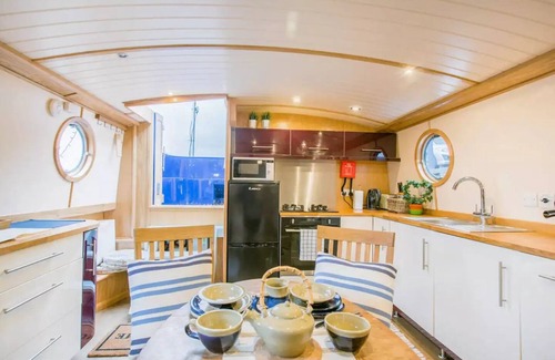 North Glasgow Boat Rental | Floating Retreat: Glasgow's Hidden Gem - Urban Life Meet Canalside Tranquility