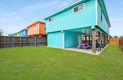 Port Aransas House | Flock On-Pet friendly beach house close to the beach, golf cart zone