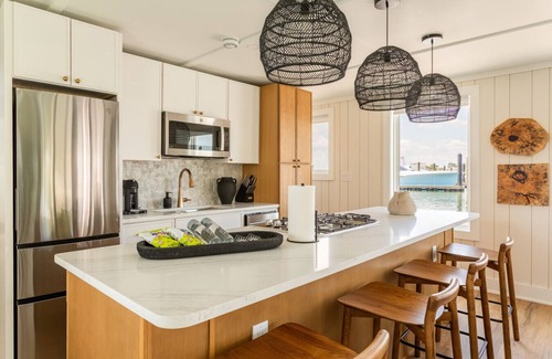 Dam Neck Boat Rental | FLOHOM 10 - Floating Luxury Steps from the Beach