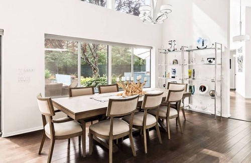Quogue House | Flooded w/ Sunlight!! 6 Bed 4 Bath with Saltwater Heated Pool & Tennis Court