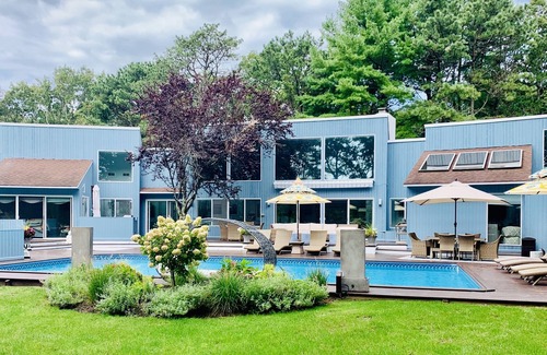 Quogue House | Flooded w/ Sunlight!! 6 Bed 4 Bath with Saltwater Heated Pool & Tennis Court