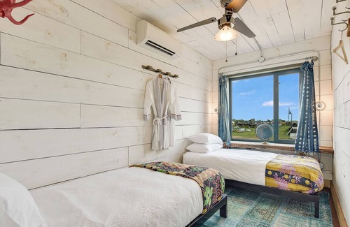 Round Top House | Flophouze Shipping Container Hotel - Houze 2