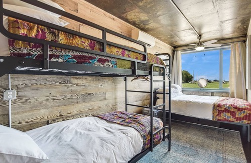 Round Top House | Flophouze Shipping Container Hotel - Houze 4